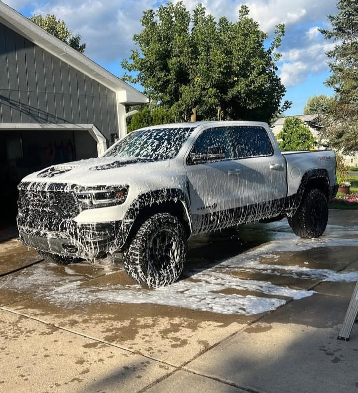 SUV detailing service